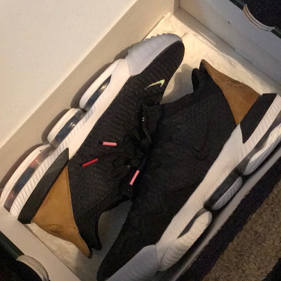 Lebron 16 - Picture 1 of 8